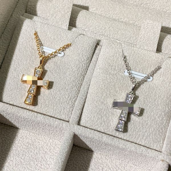 Luxury Fashion Designer Cross Pendant Necklace Women's Classic Simple Necklace Delicate Diamond Necklace Ladies Jewelry Gift
Luxury Fashion Designer Cross Pendant Necklace Women's Classic Simple Necklace Delicate Diamond Necklace Ladies Jewelry Gift