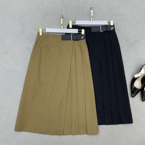 2023 Autumn New Fashion Belt Triangle Decoration Temperament Style Unilateral Crimping Versatile Fit A-line Half Length Skirt, Black
2023 Autumn New Fashion Belt Triangle Decoration Temperament Style Unilateral Crimping Versatile Fit A-line Half Length Skirt, Black