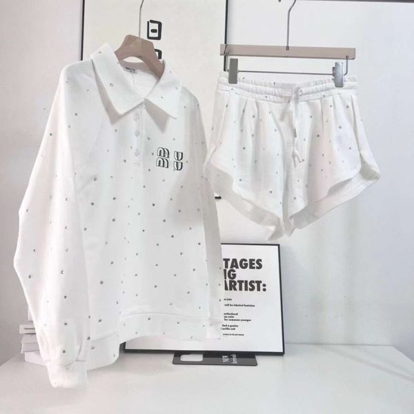 2023 Women' Suit Polo Shirt Diamond Pullover Korean Lazy Style Shorts Set Sweat Suits Girls Matching Sets Autumn New, Set white
2023 Women' Suit Polo Shirt Diamond Pullover Korean Lazy Style Shorts Set Sweat Suits Girls Matching Sets Autumn New, Set white