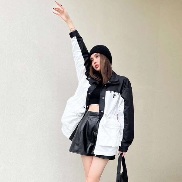 2023 New Fashion Lady Jackets Casual Versatile Standing Collar Long sleeved Black and White Spliced Nylon Sprint Coat for Women 
2023 New Fashion Lady Jackets Casual Versatile Standing Collar Long sleeved Black and White Spliced Nylon Sprint Coat for Women