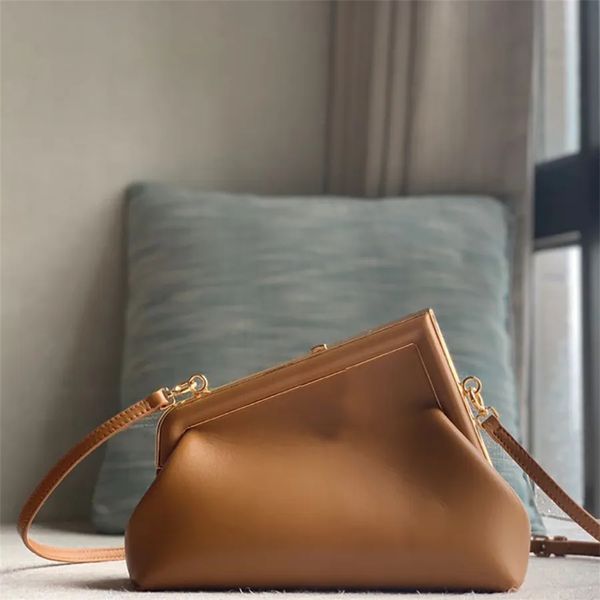 10A Mirror quality Classic 26CM Women First Clutch Bag Designer Cross Body Bags Luxuries Designers Shoulder Handbag Lady Wallet Genuine Leather Purse With Box c26
10A Mirror quality Classic 26CM Women First Clutch Bag Designer Cross Body Bags Luxuries Designers Shoulder Handbag Lady Wallet Genuine Leather Purse With Box c26