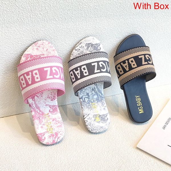 Kids Luxe Slipper Luxurys Brand Slippers Designer Slide Europe Famous Brand Fashion Classic Embroidery Slides Dame Summer Outdoor 5A Quality Flat Sandal Flip Flops
Kids Luxe Slipper Luxurys Brand Slippers Designer Slide Europe Famous Brand Fashion Classic Embroidery Slides Dame Summer Outdoor 5A Quality Flat Sandal Flip Flops