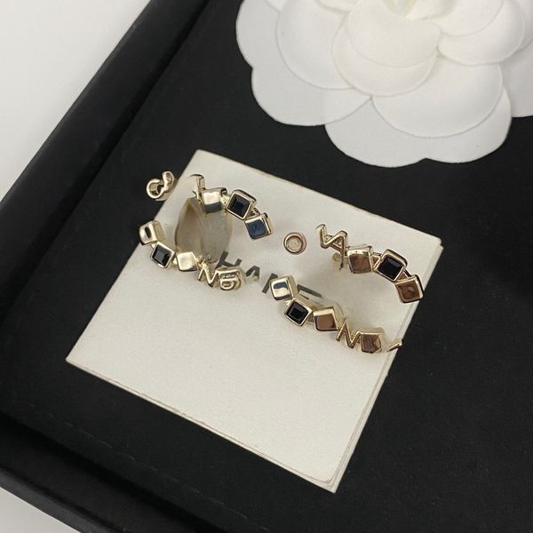 New Antique Letter Square Diamond Earrings Net Red Style Design Sense Earrings S925 Silver Needle Earrings
New Antique Letter Square Diamond Earrings Net Red Style Design Sense Earrings S925 Silver Needle Earrings