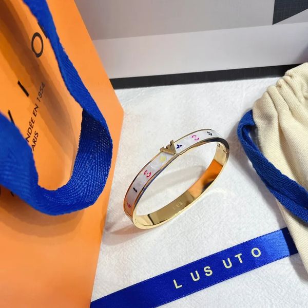 Luxury Fashion Designer Women's Classic Bracelet Leather Bracelet Exquisite Fashion Simple Ladies Premium Jewelry Christmas Gift Birthday Gift
Luxury Fashion Designer Women's Classic Bracelet Leather Bracelet Exquisite Fashion Simple Ladies Premium Jewelry Christmas Gift Birthday Gift