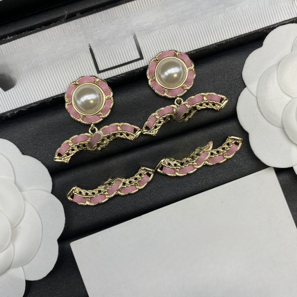 New Small Fragrant Wind Ear Nail Skin Double Letter Diamond Ear Hanging Female Earrings Fashion Personality Wind Small Light All-match Accessories
New Small Fragrant Wind Ear Nail Skin Double Letter Diamond Ear Hanging Female Earrings Fashion Personality Wind Small Light All-match Accessories