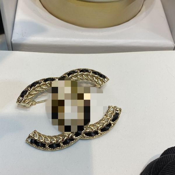 High Version Boutique Small Brooch Double Letter Wear Simple Ins Versatile Classic Niche Light Versatile Accessories Accessories 
High Version Boutique Small Brooch Double Letter Wear Simple Ins Versatile Classic Niche Light Versatile Accessories Accessories