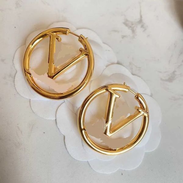 Fashion Trend Designer Alphabet Gold-Plated Earrings Temperament Woman Earrings Luxury Designer Earrings Woman Name Brand Jewelry Hot Sale Earrings New Year Gift
Fashion Trend Designer Alphabet Gold-Plated Earrings Temperament Woman Earrings Luxury Designer Earrings Woman Name Brand Jewelry Hot Sale Earrings New Year Gift