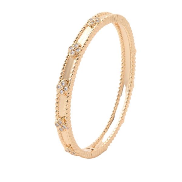 High-quality four-leaf clover narrow kaleidoscope bracelet luxury fashion designer women's classic bracelet delicate simple versatile women's jewelry gift
High-quality four-leaf clover narrow kaleidoscope bracelet luxury fashion designer women's classic bracelet delicate simple versatile women's jewelry gift