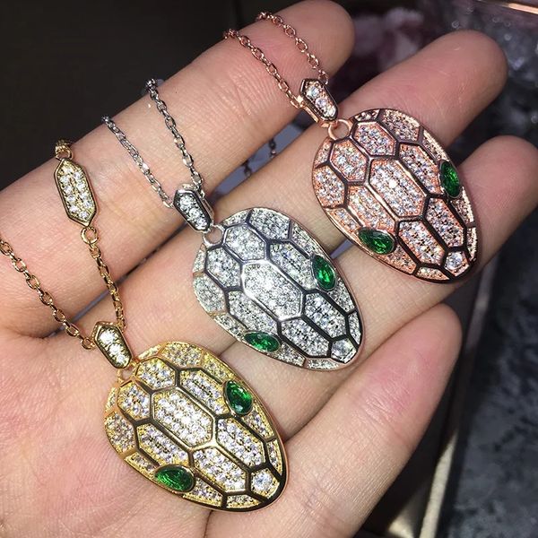 

Luxury Fashion Cool Emerald Eyes Full of Diamonds Snake Head Pendant Necklace For Women Personality Classic Fine Brand jewelry