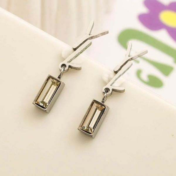 New retro classic Y letters square diamond women's earrings luxury fashion designer women's earrings pop earrings exquisite simple women's jewelry new year gift
New retro classic Y letters square diamond women's earrings luxury fashion designer women's earrings pop earrings exquisite simple women's jewelry new year gift