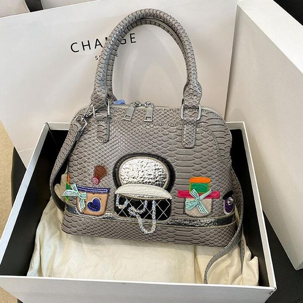 Women shoulder bags retro patch embroidered handbags sweet cartoon womens shell bag elegant embossed crocodile handbag wholesale factory, Beige
Women shoulder bags retro patch embroidered handbags sweet cartoon womens shell bag elegant embossed crocodile handbag wholesale factory, Beige