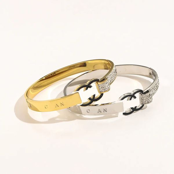 Vintage Fashion Elegant Premium Feeling Bracelet for Women Luxury Fashion Designer Bracelet High Version Snap Bracelet Ladies Letter C Bracelet
Vintage Fashion Elegant Premium Feeling Bracelet for Women Luxury Fashion Designer Bracelet High Version Snap Bracelet Ladies Letter C Bracelet