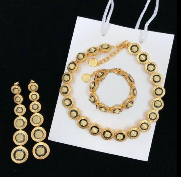 retro designer black resin necklaces bracelet earring rings set banshee head portrait 18k gold plated women's birthday festive party gi
retro designer black resin necklaces bracelet earring rings set banshee head portrait 18k gold plated women's birthday festive party gi