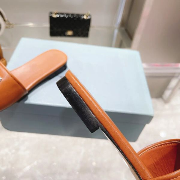 flat slippers designer sliders summer beach sandal fashion leather triangle women slides shoes brown black white with box 35-41
flat slippers designer sliders summer beach sandal fashion leather triangle women slides shoes brown black white with box 35-41