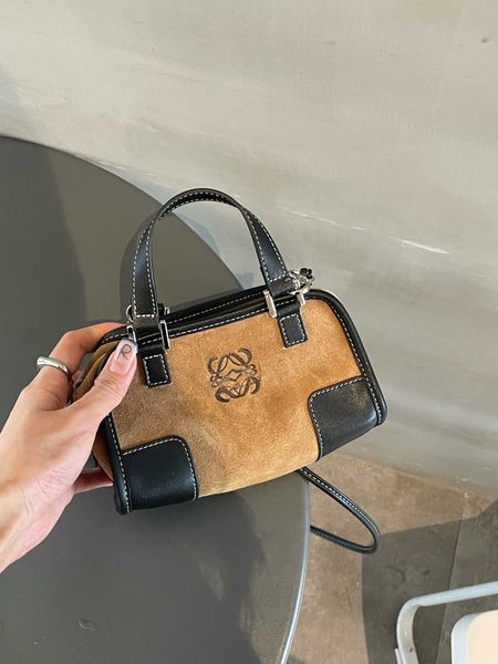 new medium antique bag frosted tote bag pillow bag mini cylindrical women's bag high end feeling small crowd skew
new medium antique bag frosted tote bag pillow bag mini cylindrical women's bag high end feeling small crowd skew