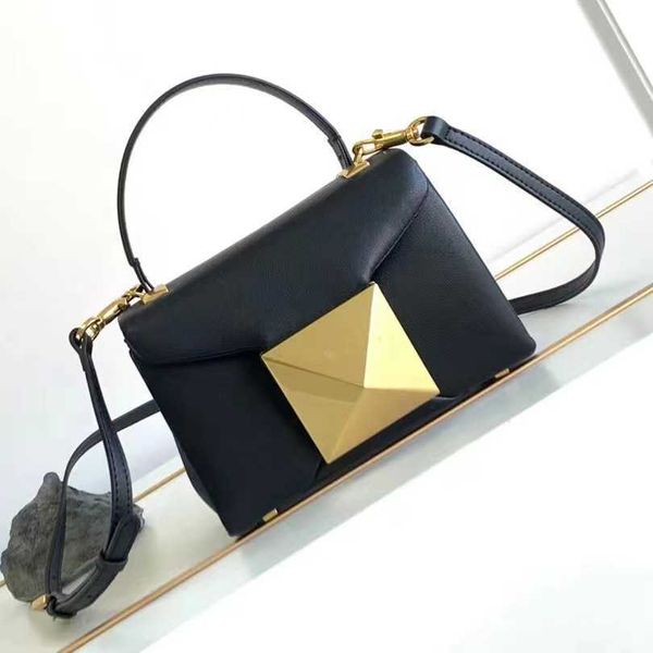 new small square bag large rivet square flap bag handbag one shoulder crossbody bag genuine leather women's bag
new small square bag large rivet square flap bag handbag one shoulder crossbody bag genuine leather women's bag