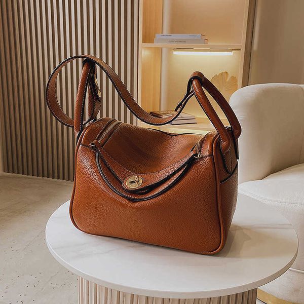 bag women's autumn new single shoulder diagonal pillow bag solid color large capacity fashion women's bag
bag women's autumn new single shoulder diagonal pillow bag solid color large capacity fashion women's bag