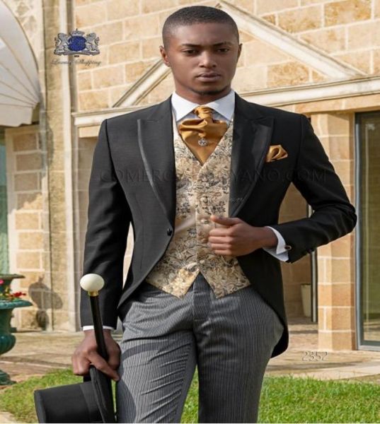 tailcoat men wedding tuxedos new fashion groom tuxedos peak lapel one button men dinner prom clothes 3 piece suitjacketpantstie8345845, Black;gray
tailcoat men wedding tuxedos new fashion groom tuxedos peak lapel one button men dinner prom clothes 3 piece suitjacketpantstie8345845, Black;gray