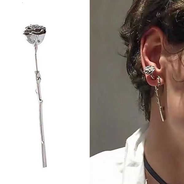 ear cuff huanzhi punk 925 silver needle metal barbed rose flower stud earrings geometric for women girls party jewelry 230630
ear cuff huanzhi punk 925 silver needle metal barbed rose flower stud earrings geometric for women girls party jewelry 230630