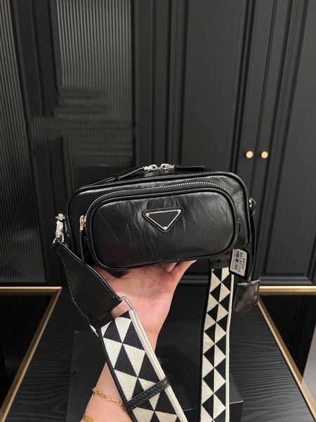 women pleated shoulder bag fashion shopping satchels shoulder bags triangle wide strap zipper crossbody messenger bags luxury designer purse
women pleated shoulder bag fashion shopping satchels shoulder bags triangle wide strap zipper crossbody messenger bags luxury designer purse