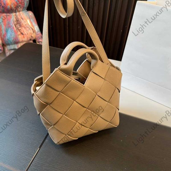 2023 newly arrived leather summer shoulder bags classic purse holder shopping luxurys designer wallet women's straw card holders totes
2023 newly arrived leather summer shoulder bags classic purse holder shopping luxurys designer wallet women's straw card holders totes