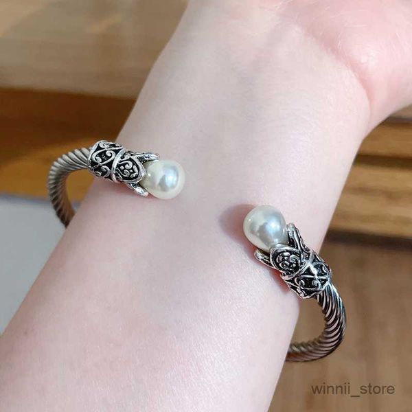 charm bracelets ethnic wedding jewelry antique silver color pearl bracelets elegant open adjustable cuff bangles for women r230701, Golden;silver
charm bracelets ethnic wedding jewelry antique silver color pearl bracelets elegant open adjustable cuff bangles for women r230701, Golden;silver
