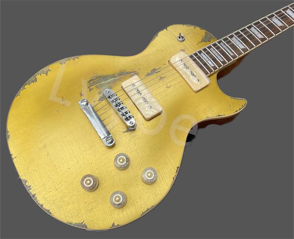 the sock can send an electronic relic guitar gold metal and nautral back p90 cream pickup with automatic small pi tuning
the sock can send an electronic relic guitar gold metal and nautral back p90 cream pickup with automatic small pi tuning