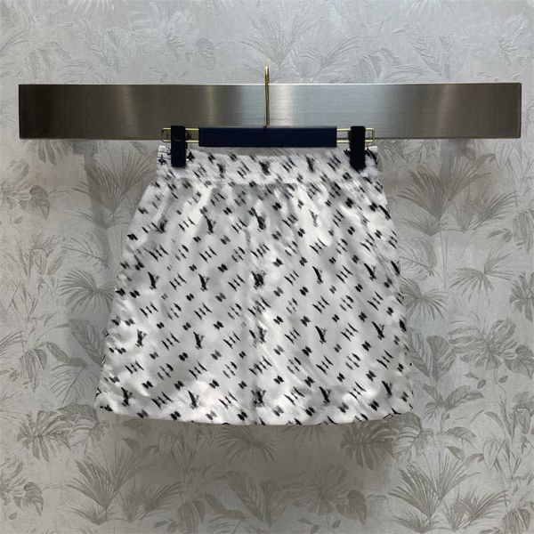 designer fashion print shorts classic brands small a-line version lightweight and comfortable fabric high-waisted shorts daily leisure sport, White;black
designer fashion print shorts classic brands small a-line version lightweight and comfortable fabric high-waisted shorts daily leisure sport, White;black