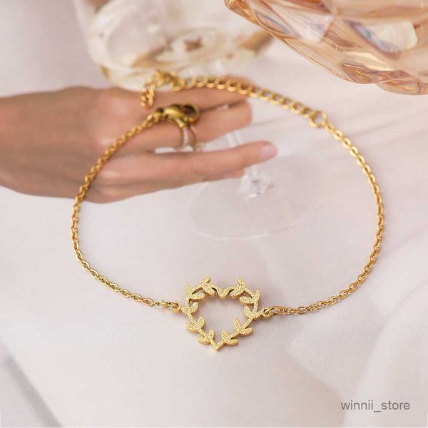 charm bracelets stainless steel bracelets heart wreath pressed sand design light luxury charm fashion bracelet for women jewelry trend fine, Golden;silver
charm bracelets stainless steel bracelets heart wreath pressed sand design light luxury charm fashion bracelet for women jewelry trend fine, Golden;silver