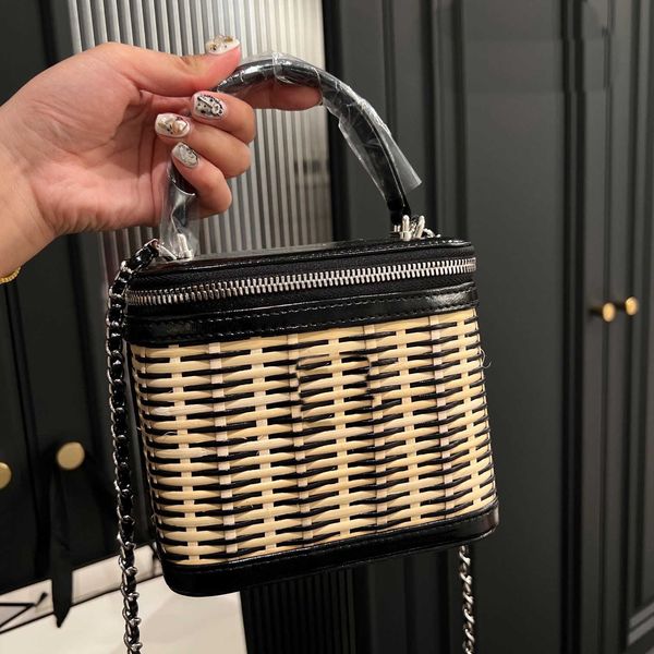 summer designer beach bags women cosmetic box luxury crossbody mini weave square bag women's real leather clutch chain mobile phone han
summer designer beach bags women cosmetic box luxury crossbody mini weave square bag women's real leather clutch chain mobile phone han