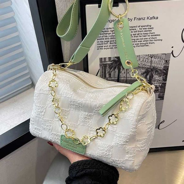 texture chain handheld pillow bag for women's summer new fashion versatile one shoulder crossbody bag
texture chain handheld pillow bag for women's summer new fashion versatile one shoulder crossbody bag