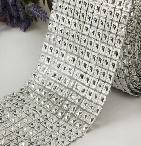 10yard 12row pyramid studs spots bendable mesh wrap roll chain trim for sewing apperal bag shoes cap decoration2479832
10yard 12row pyramid studs spots bendable mesh wrap roll chain trim for sewing apperal bag shoes cap decoration2479832