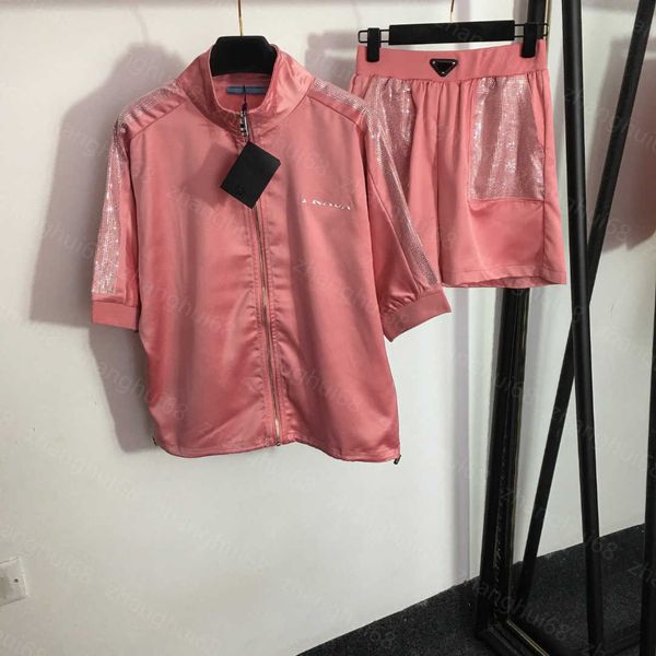 23ss womens designer clothing women pants sets casual suit blazed diamond stand-up collar short sleeve zipper coat diamond pocket casual sho, White
23ss womens designer clothing women pants sets casual suit blazed diamond stand-up collar short sleeve zipper coat diamond pocket casual sho, White