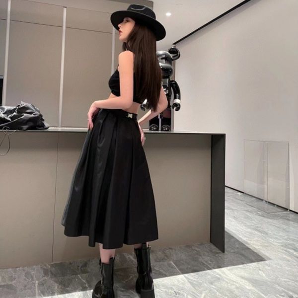 luxury designer women casual dresses skirt pd recycled nylon triangle standard fashion woman swing skirt with pleated black skirt, Black;gray
luxury designer women casual dresses skirt pd recycled nylon triangle standard fashion woman swing skirt with pleated black skirt, Black;gray