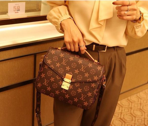 luxurys designers shoulder crossbody bag man briefcase leather designer handbag totes messenger bags wallet satchel hand bag wallets louise
luxurys designers shoulder crossbody bag man briefcase leather designer handbag totes messenger bags wallet satchel hand bag wallets louise