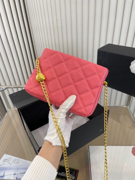 spring/summer love lock simple atmosphere chain bag can be crossbody a variety of colors for you to choose
spring/summer love lock simple atmosphere chain bag can be crossbody a variety of colors for you to choose