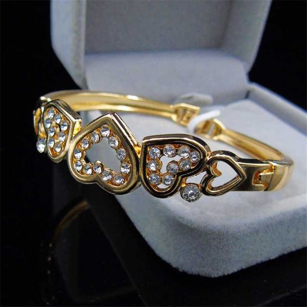 charm bracelets trendy female love heart bracelet charm gold color chain bracelets for women luxury bride white wedding bracelet r230701, Golden;silver
charm bracelets trendy female love heart bracelet charm gold color chain bracelets for women luxury bride white wedding bracelet r230701, Golden;silver