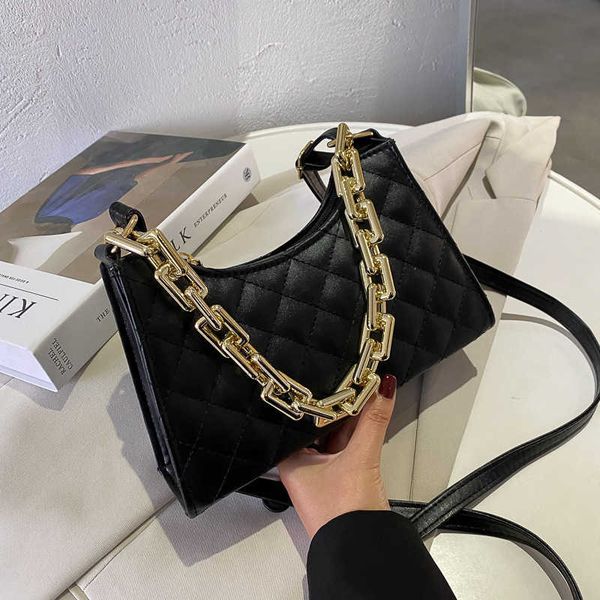 autumn and winter new women's messenger bag single shoulder portable chain fashion casual bag
autumn and winter new women's messenger bag single shoulder portable chain fashion casual bag