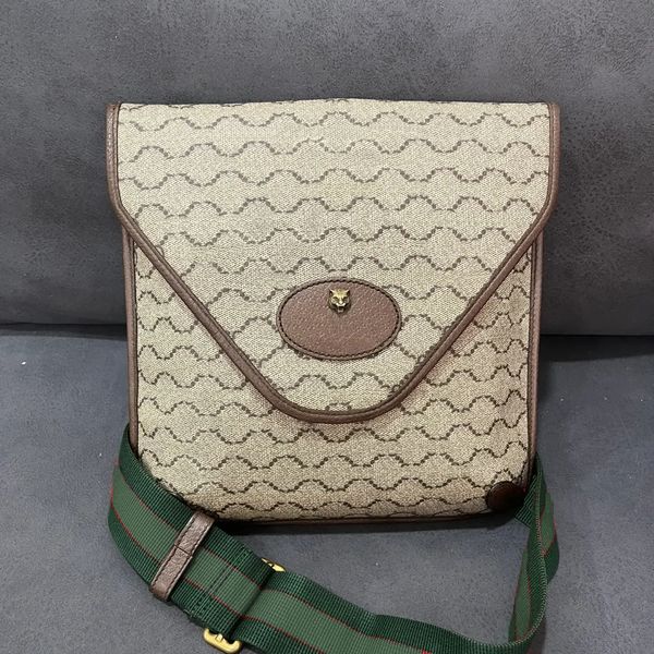 luxurys designer nylon totes cross body clutch bags neo vintage summer messenger hand bag women mens fashion hobo pochette shoulder envelope
luxurys designer nylon totes cross body clutch bags neo vintage summer messenger hand bag women mens fashion hobo pochette shoulder envelope