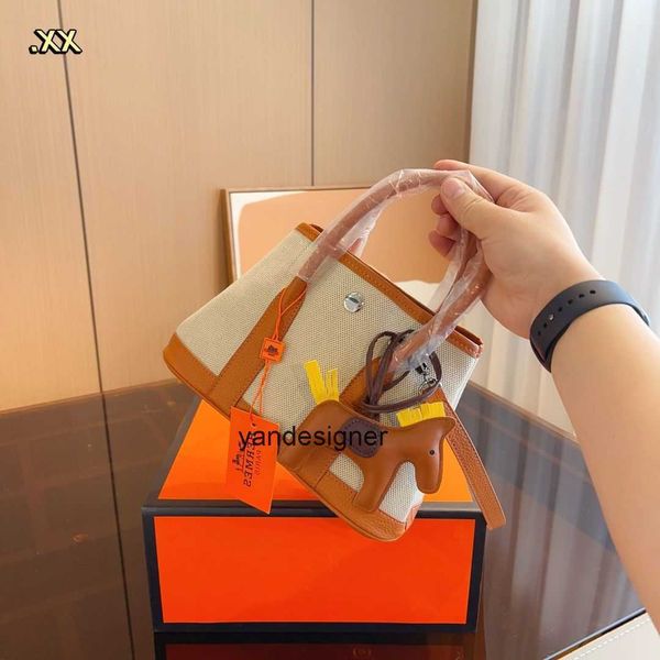 garden party designer bag women h handbag 2023 new handbag garden bag 25 panda color matching portable crossbody lightweight french high-end
garden party designer bag women h handbag 2023 new handbag garden bag 25 panda color matching portable crossbody lightweight french high-end
