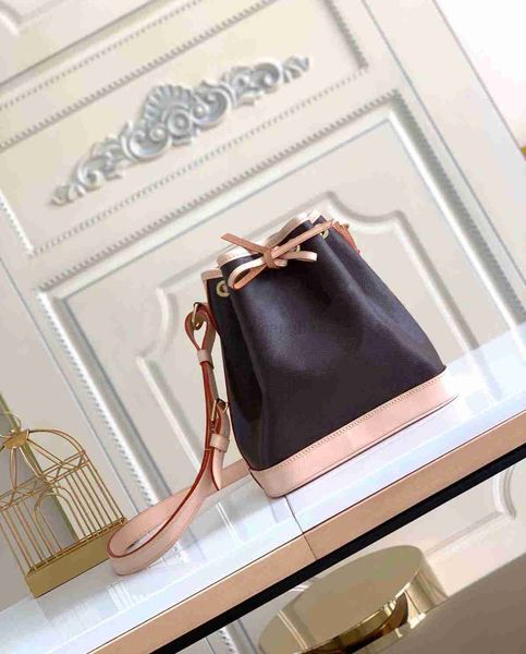 noe 2022 two colors noe bb women handbags iconic bags shoulder bags totes cross body bag clutches evening clutches bucket bag long strap
noe 2022 two colors noe bb women handbags iconic bags shoulder bags totes cross body bag clutches evening clutches bucket bag long strap