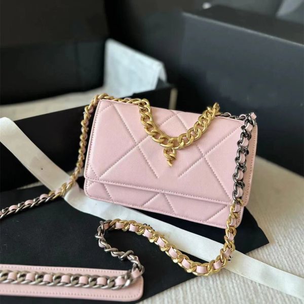 handle series luxury handbag designer crossbody women's shoulder bag chain cabinet high-quality wealth bag wallet envelope crossbody ba
handle series luxury handbag designer crossbody women's shoulder bag chain cabinet high-quality wealth bag wallet envelope crossbody ba