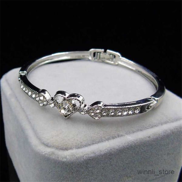 charm bracelets simple female love heart bracelet charm silver color chain bracelets for women luxury white wedding bracelet r230701, Golden;silver
charm bracelets simple female love heart bracelet charm silver color chain bracelets for women luxury white wedding bracelet r230701, Golden;silver