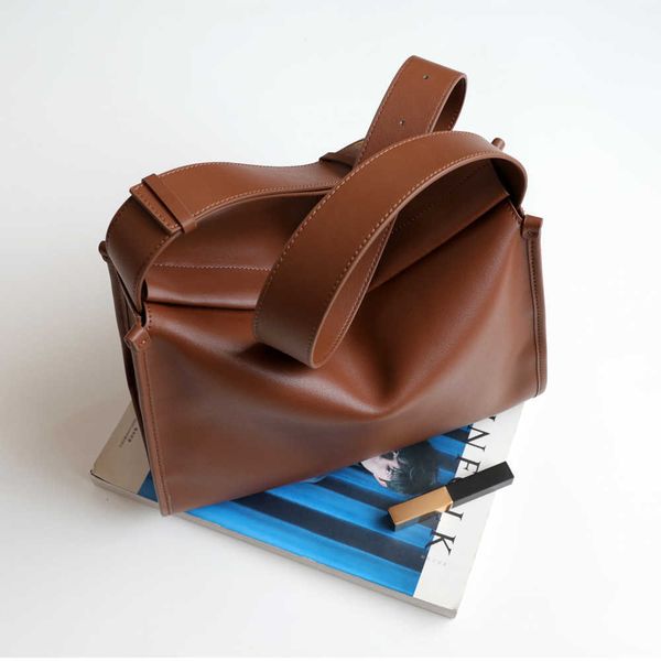 small cowhide wide shoulder strap casual pillow large bag single shoulder crossbody genuine leather women's bag
small cowhide wide shoulder strap casual pillow large bag single shoulder crossbody genuine leather women's bag
