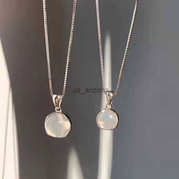 luxury silver plated white round moonstone pendant necklaces women fashion jewelry choker clavicle chain short charm necklace l230620
luxury silver plated white round moonstone pendant necklaces women fashion jewelry choker clavicle chain short charm necklace l230620