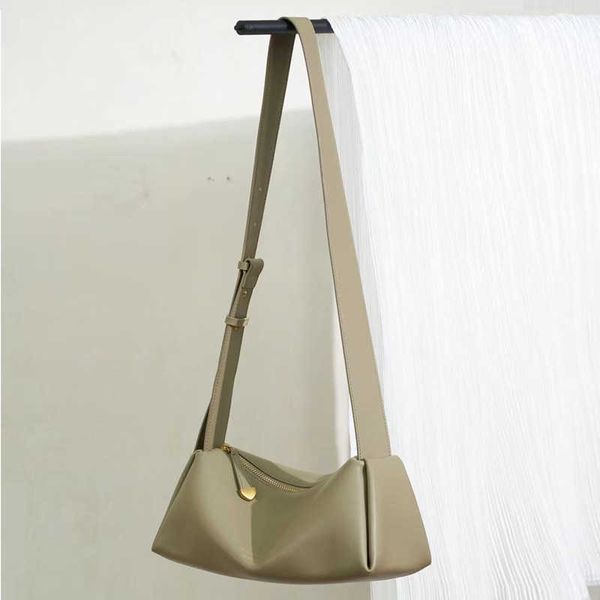 new fashion cowhide edition casual and advanced sense versatile large capacity one shoulder crossbody bag small
new fashion cowhide edition casual and advanced sense versatile large capacity one shoulder crossbody bag small