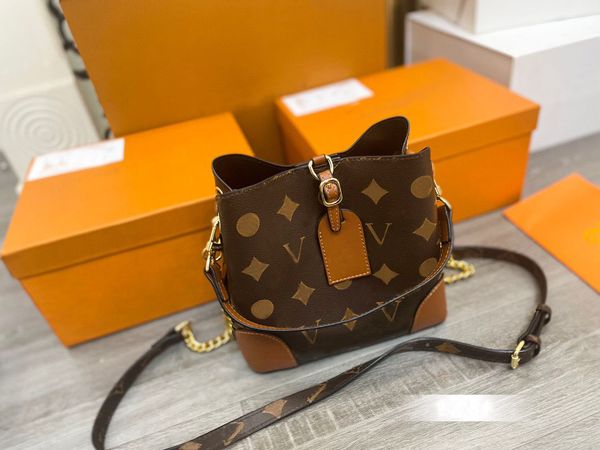 genuine leather design bucket bag classic shoulder bag clutch handbag luxury crossbody bag tote bag designer bag
genuine leather design bucket bag classic shoulder bag clutch handbag luxury crossbody bag tote bag designer bag