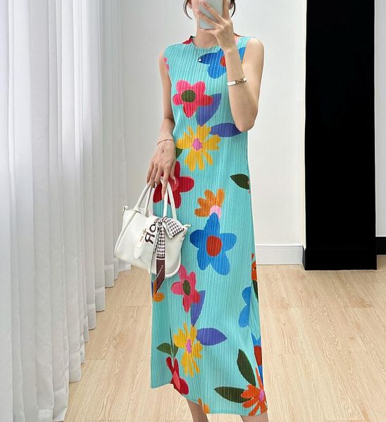 luxury issey 2023 summer new sleeveless dress women's high grade elegant fit printed tank pleated long dress, Black;gray
luxury issey 2023 summer new sleeveless dress women's high grade elegant fit printed tank pleated long dress, Black;gray