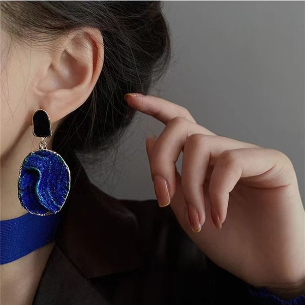 designer jewelry silver needle peacock blue earrings show thin face in europe and america, exaggerate cold wind net red popular earrings, te
designer jewelry silver needle peacock blue earrings show thin face in europe and america, exaggerate cold wind net red popular earrings, te