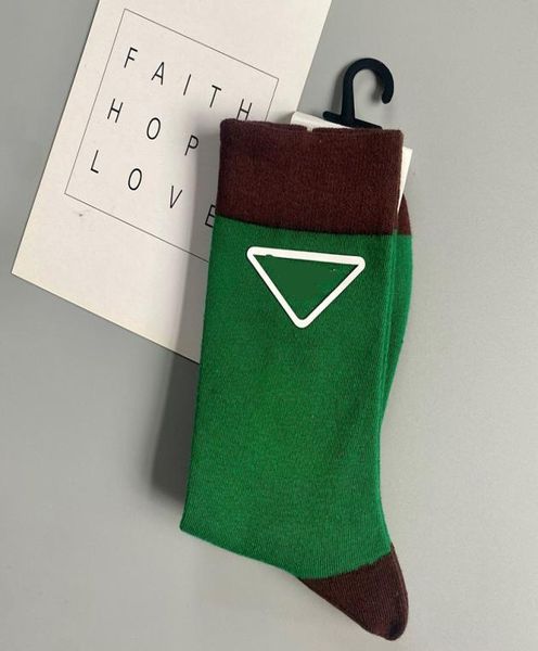 2021 p triangle leather label black and white color tube socks college design fashion brand couples with simple 4 color a36834146
2021 p triangle leather label black and white color tube socks college design fashion brand couples with simple 4 color a36834146